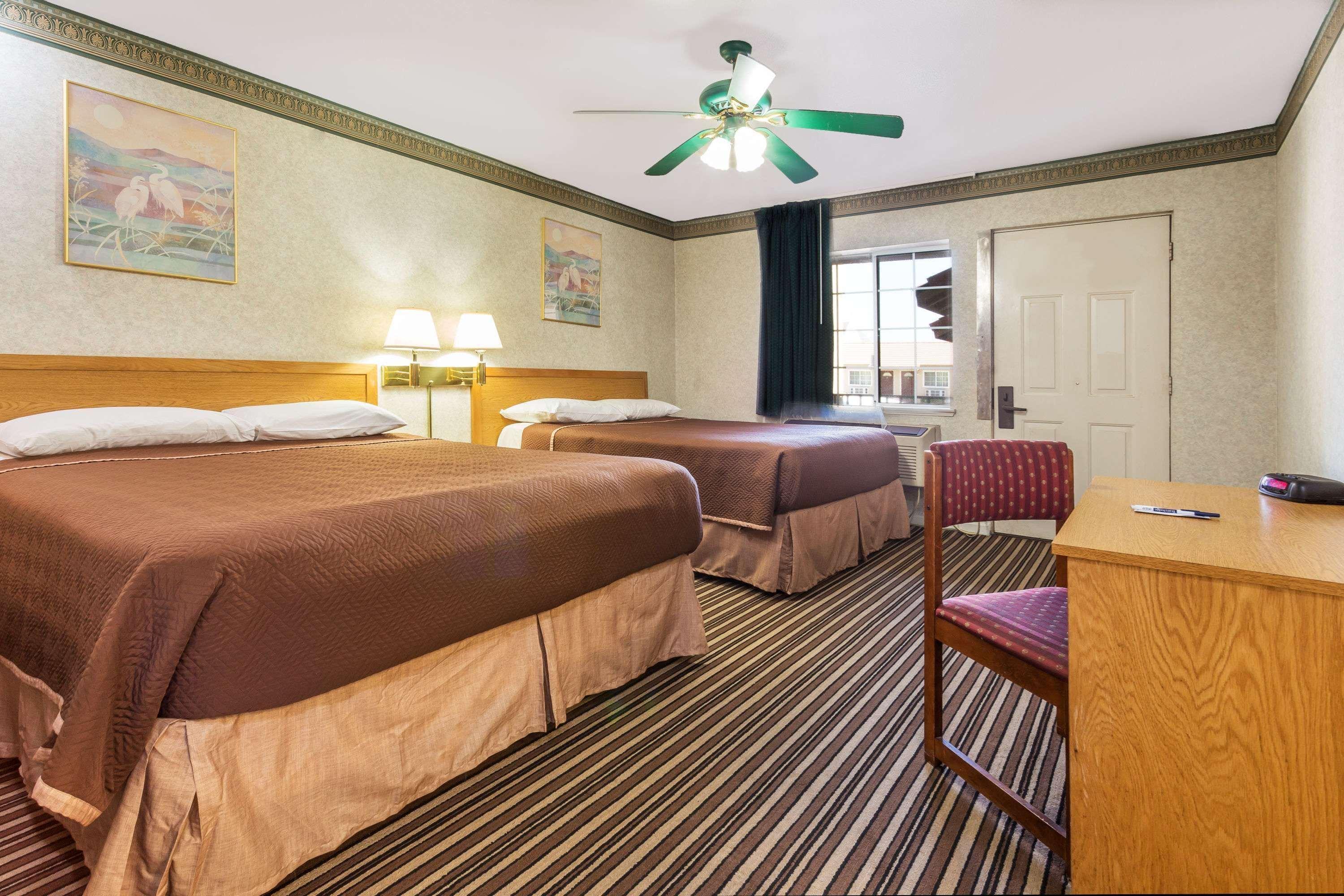 Hotel Yosemite Parkway à Merced Extérieur photo