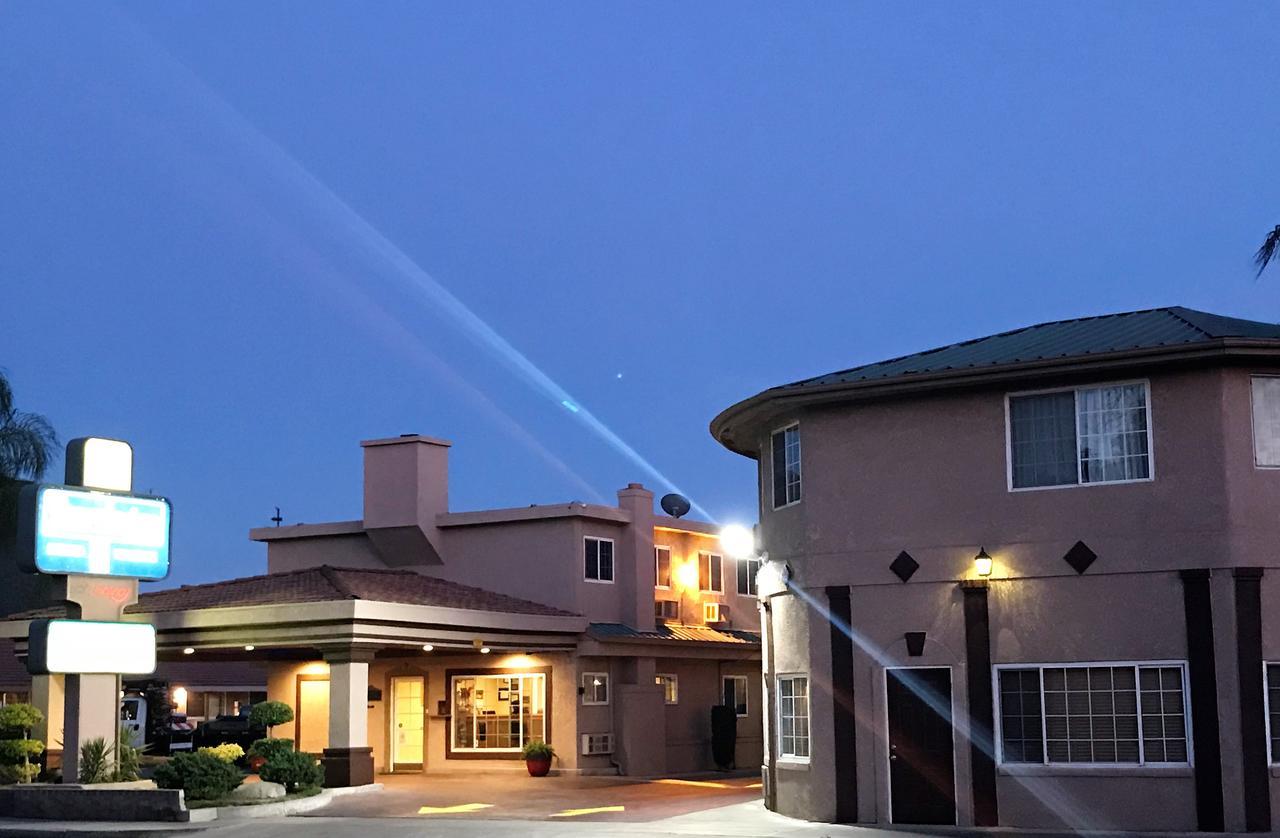 Hotel Yosemite Parkway à Merced Extérieur photo